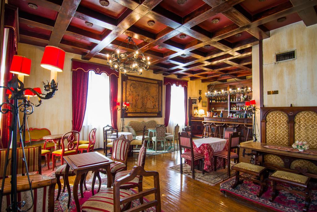 Hotel I Due Foscari Буссето Экстерьер фото